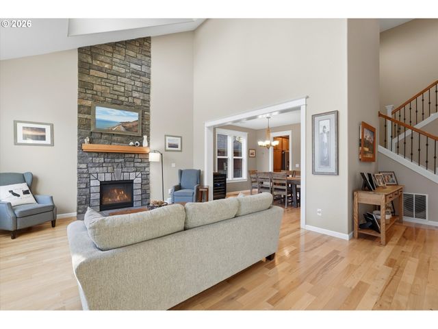 4913 E MASTERS Dr, Newberg, OR 97132