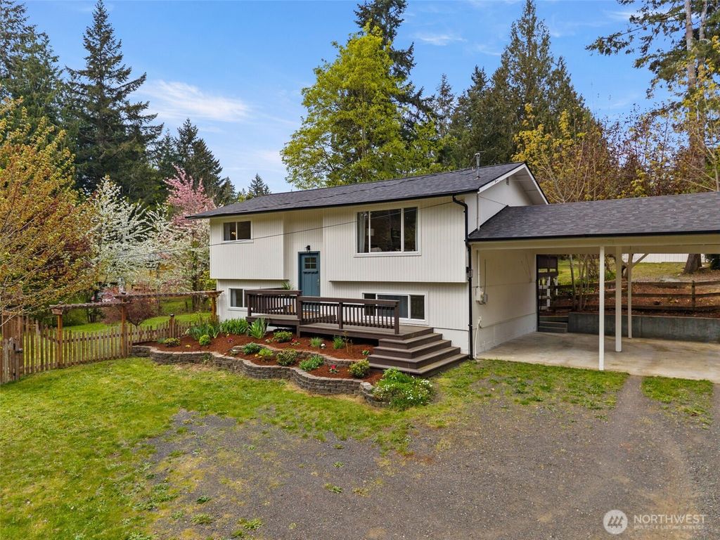 4631 E Grapeview Loop Road, Allyn, WA 98524