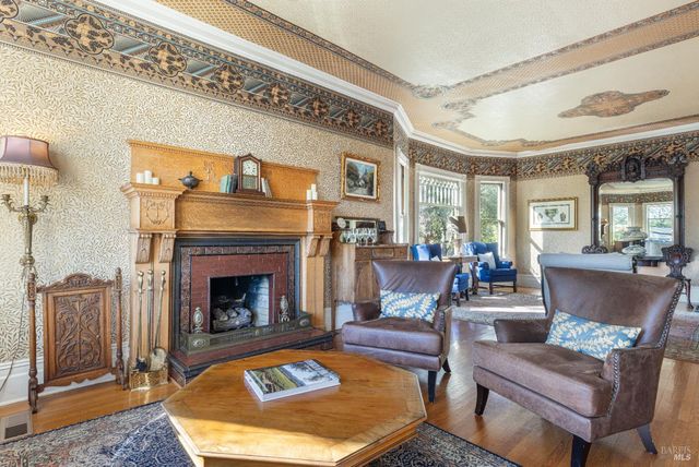 25 W Grant St, Healdsburg, CA 95448