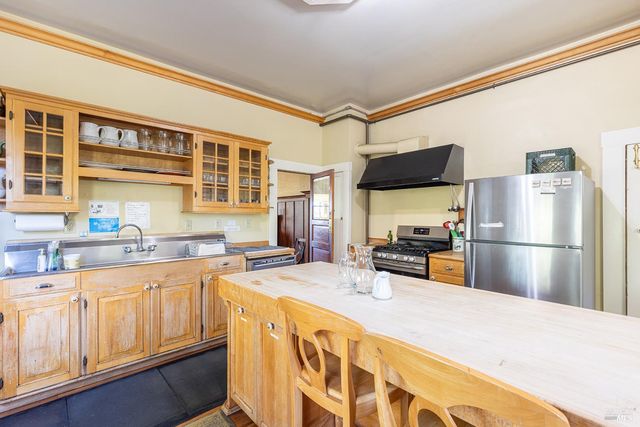 25 W Grant St, Healdsburg, CA 95448