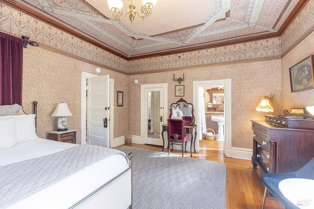 25 W Grant St, Healdsburg, CA 95448