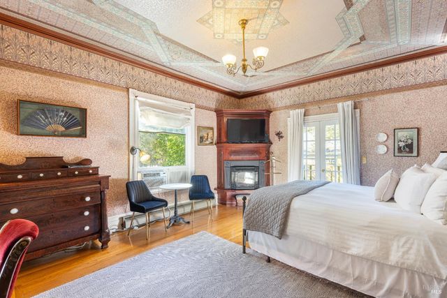 25 W Grant St, Healdsburg, CA 95448