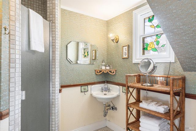 25 W Grant St, Healdsburg, CA 95448