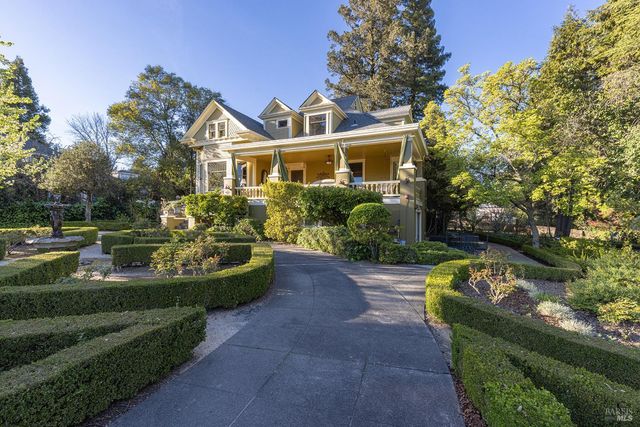 25 W Grant St, Healdsburg, CA 95448