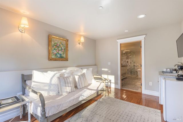 25 W Grant St, Healdsburg, CA 95448