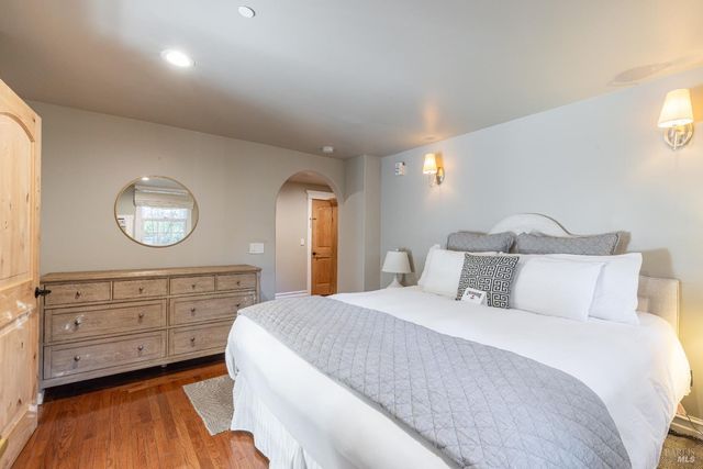 25 W Grant St, Healdsburg, CA 95448