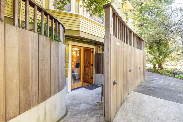 25 W Grant St, Healdsburg, CA 95448