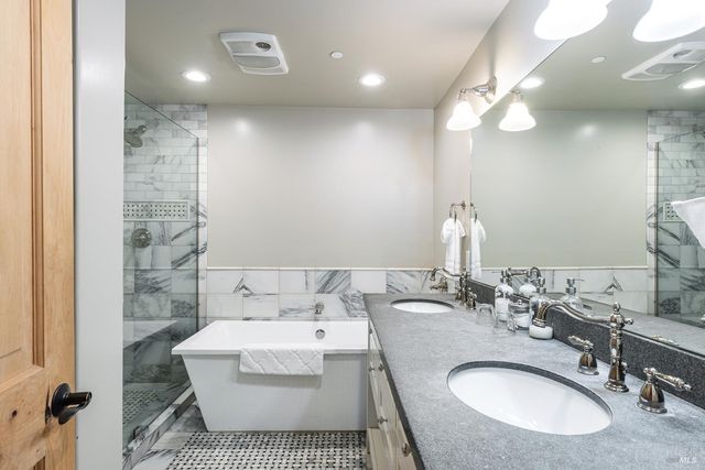 25 W Grant St, Healdsburg, CA 95448