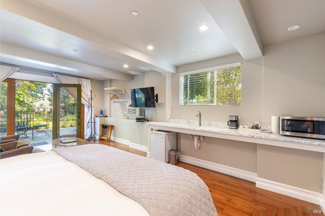 25 W Grant St, Healdsburg, CA 95448