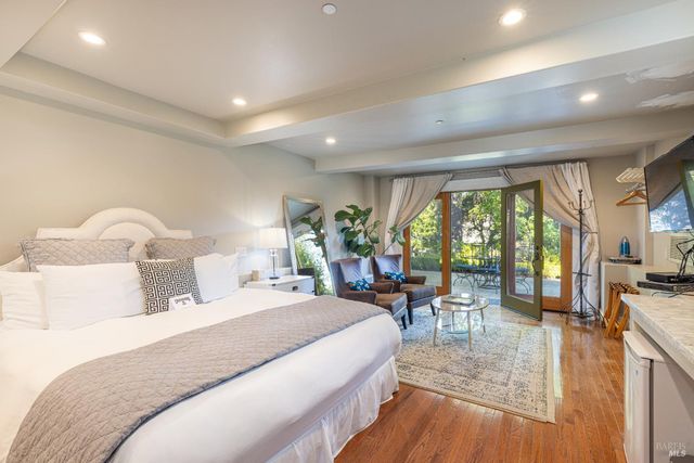 25 W Grant St, Healdsburg, CA 95448