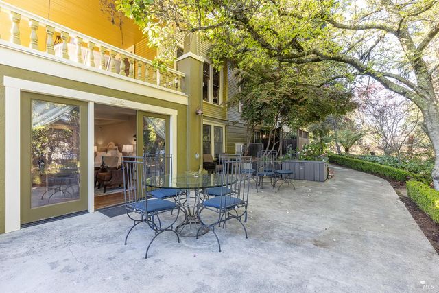 25 W Grant St, Healdsburg, CA 95448