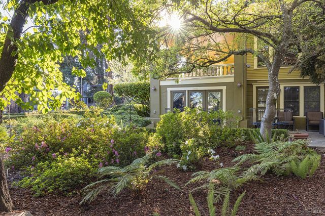25 W Grant St, Healdsburg, CA 95448