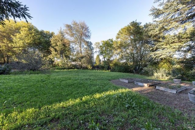 25 W Grant St, Healdsburg, CA 95448
