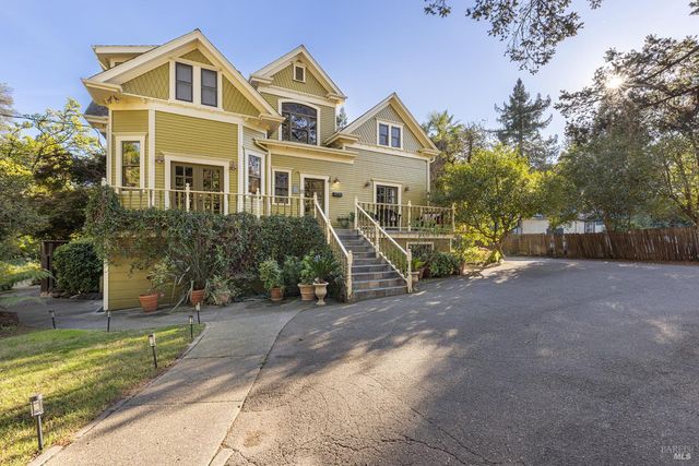 25 W Grant St, Healdsburg, CA 95448