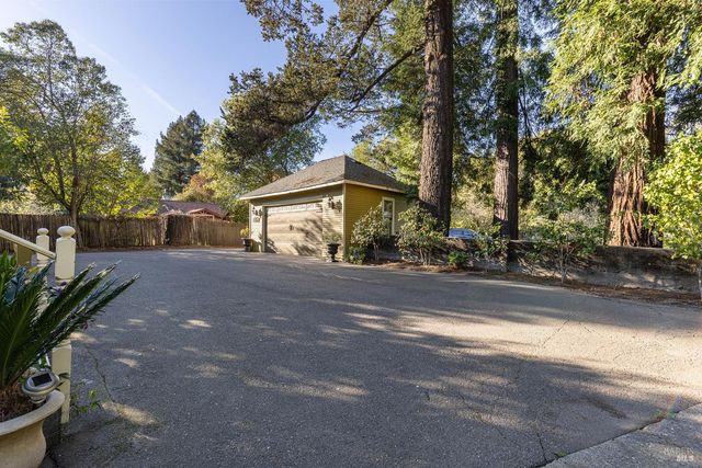 25 W Grant St, Healdsburg, CA 95448