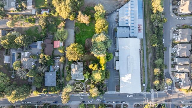 25 W Grant St, Healdsburg, CA 95448