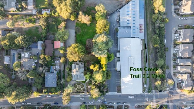 25 W Grant St, Healdsburg, CA 95448