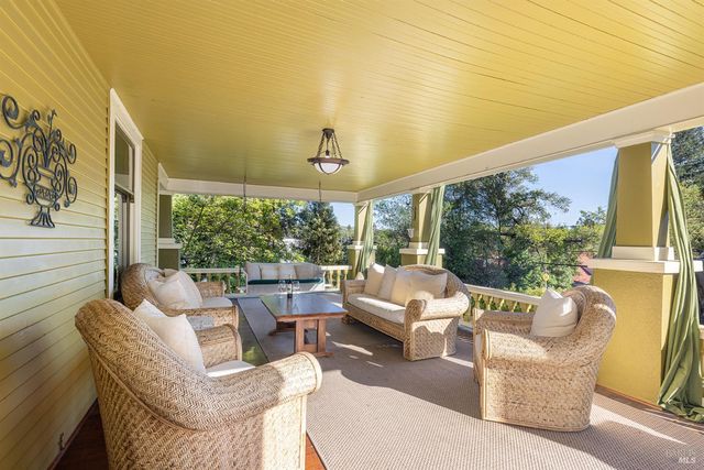 25 W Grant St, Healdsburg, CA 95448