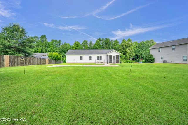 108 Beaver Creek Court, Jacksonville, NC 28540