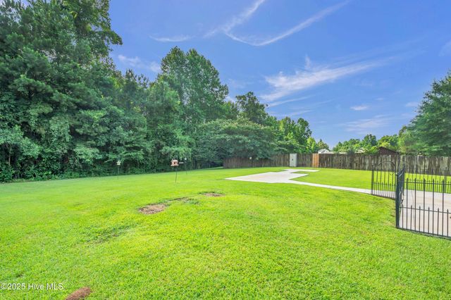 108 Beaver Creek Court, Jacksonville, NC 28540