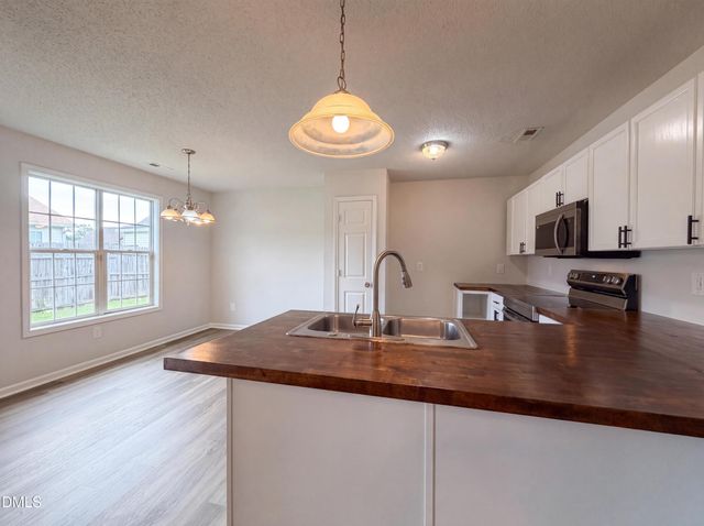 102 Reebe Circle, Selma, NC 27576