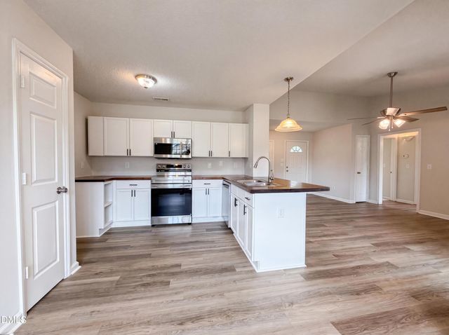 102 Reebe Circle, Selma, NC 27576
