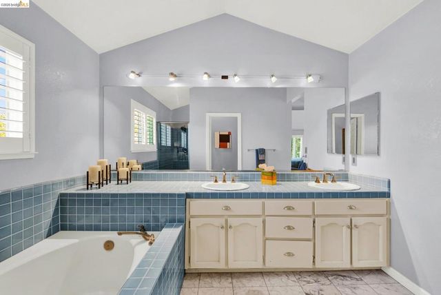 1637 N Clear Creek Place, Danville, CA 94526