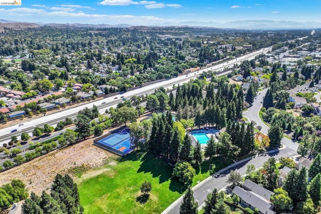1637 N Clear Creek Place, Danville, CA 94526