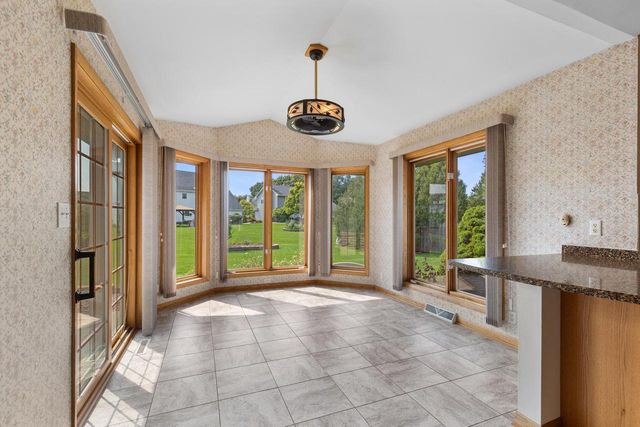 6871 S Dory DRIVE, Franklin, WI 53132