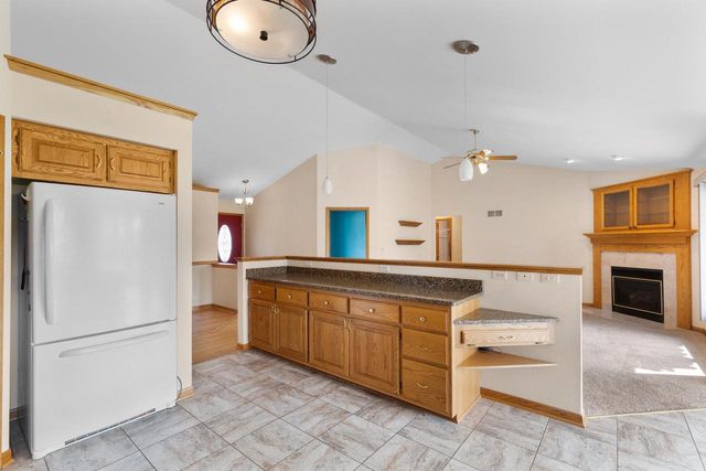 6871 S Dory DRIVE, Franklin, WI 53132