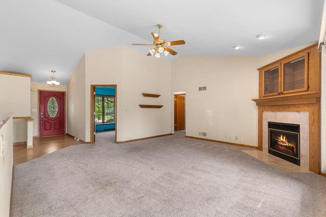 6871 S Dory DRIVE, Franklin, WI 53132