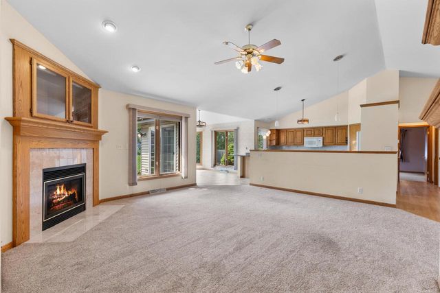 6871 S Dory DRIVE, Franklin, WI 53132