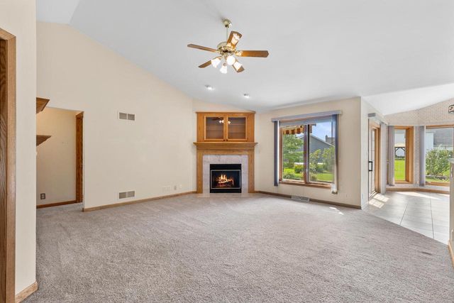 6871 S Dory DRIVE, Franklin, WI 53132