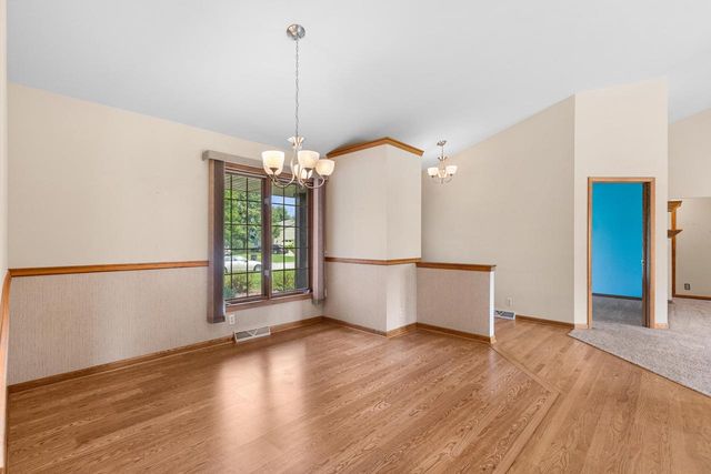 6871 S Dory DRIVE, Franklin, WI 53132