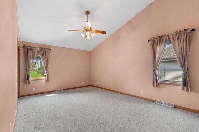 6871 S Dory DRIVE, Franklin, WI 53132