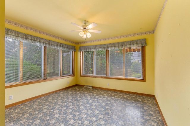 6871 S Dory DRIVE, Franklin, WI 53132