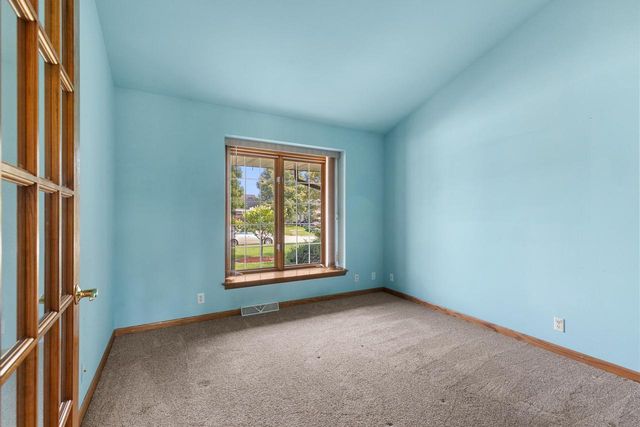 6871 S Dory DRIVE, Franklin, WI 53132