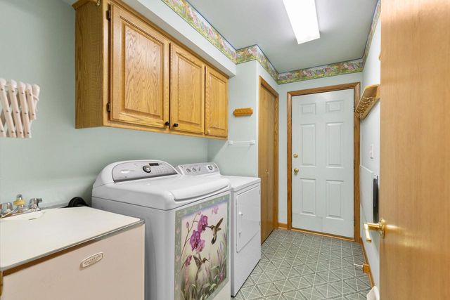 6871 S Dory DRIVE, Franklin, WI 53132