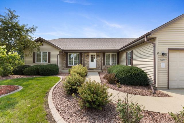 6871 S Dory DRIVE, Franklin, WI 53132