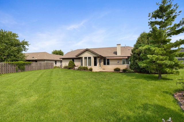 6871 S Dory DRIVE, Franklin, WI 53132