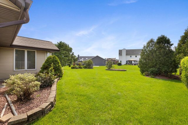 6871 S Dory DRIVE, Franklin, WI 53132