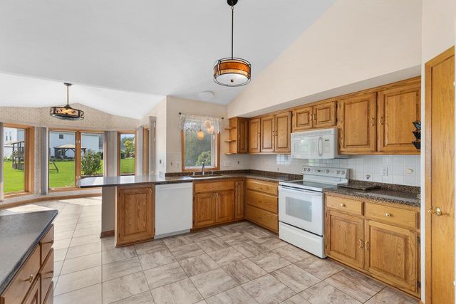 6871 S Dory DRIVE, Franklin, WI 53132