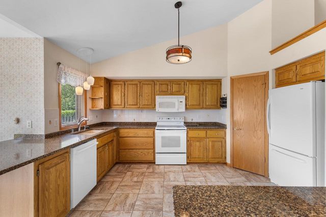 6871 S Dory DRIVE, Franklin, WI 53132