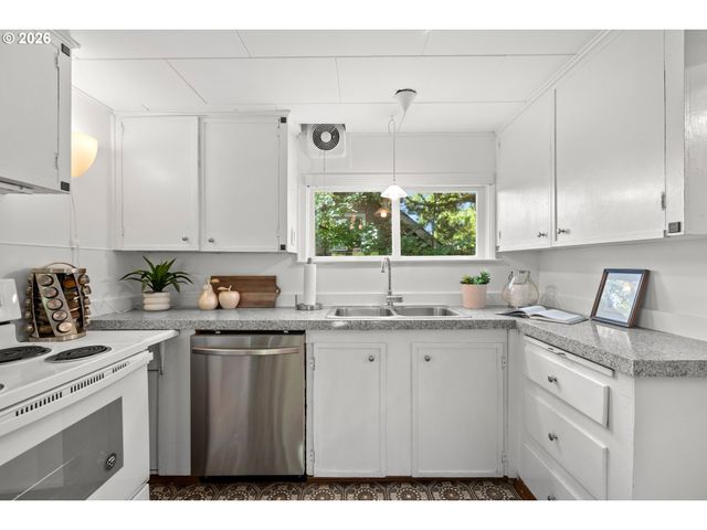 7738 Sw 31ST Ave, Portland, OR 97219