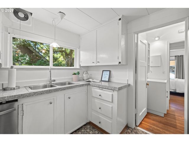 7738 Sw 31ST Ave, Portland, OR 97219