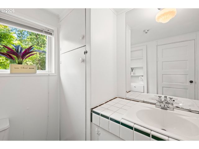 7738 Sw 31ST Ave, Portland, OR 97219