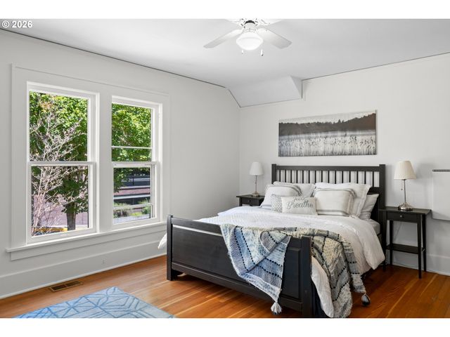 7738 Sw 31ST Ave, Portland, OR 97219