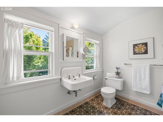 7738 Sw 31ST Ave, Portland, OR 97219