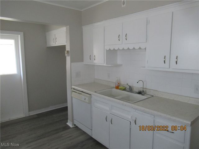 2015 Baxterly Avenue, Lakewood, OH 44107