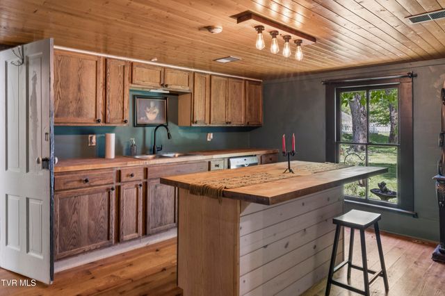2833 East Oakland Avenue, Johnson City, TN 37601